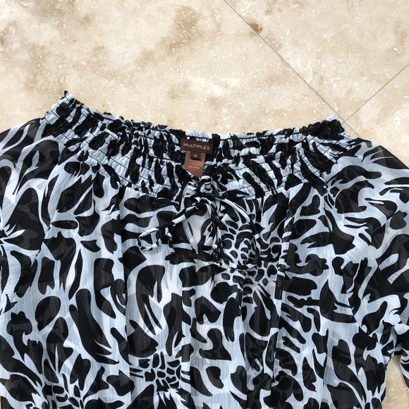 Off the Shoulder Black and White Women's Blouse Priced Too Low For A Discount - Picture 4 of 9